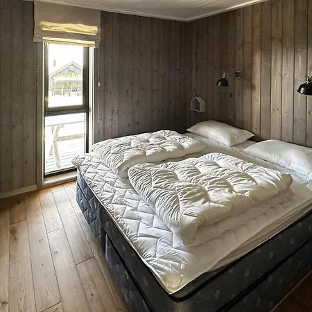 4 Bedroom Beautiful In Oyer